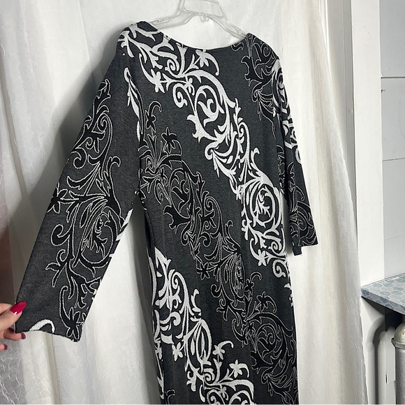 eci Stretchy Maxi Dress Quater Sleeve Gray Black and White Paisley Print - Picture 7 of 17